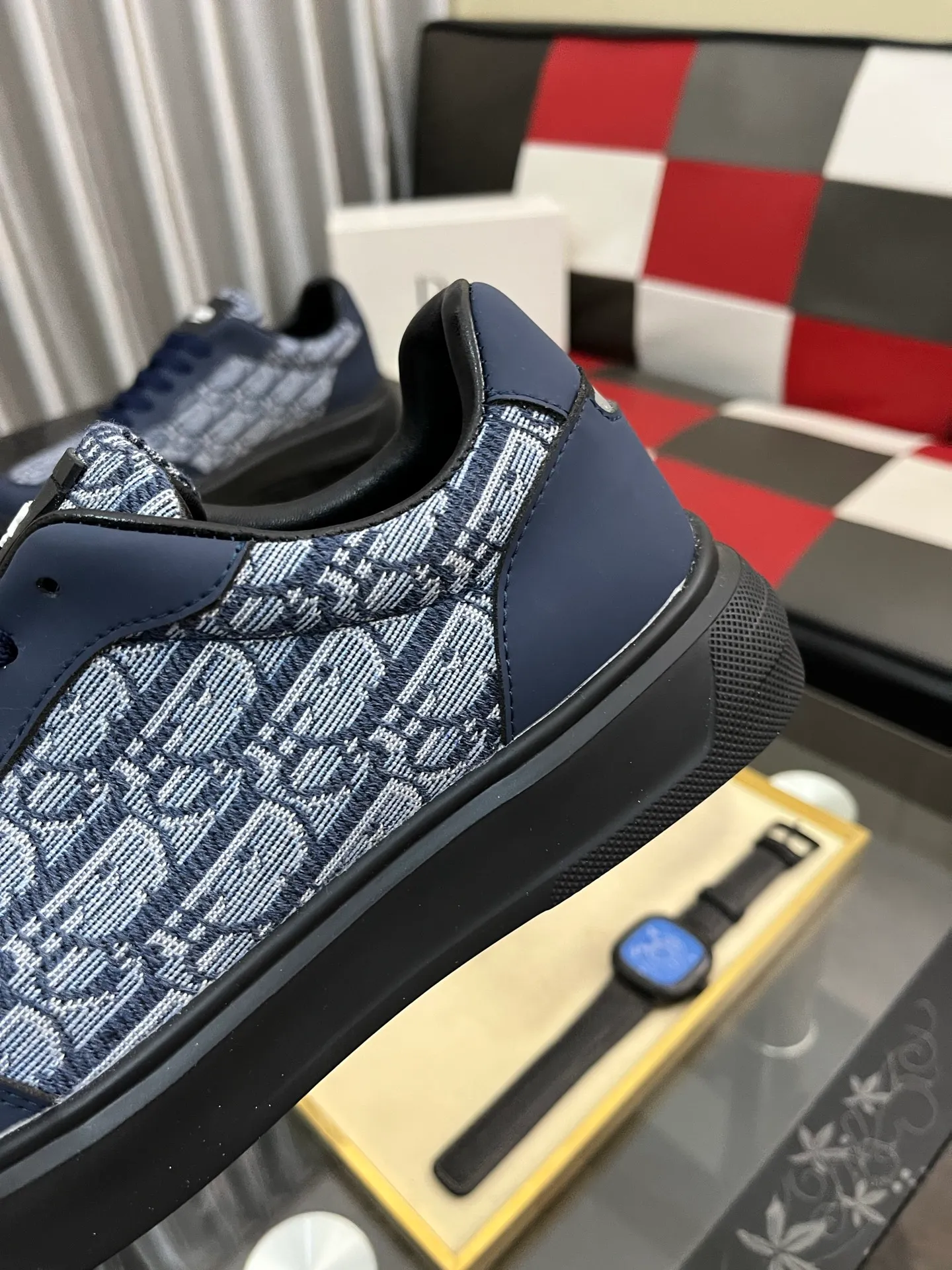 Men's shoes 💰400⌚️⌚️【Dior*DIAO】original quality.~ Unique modern style sneakers. 🏃A must-have casual shoe for trendy men😍😍 Original brand imported from Italy, imported original leather, sheep lining (refuses to discolor and grind feet) Sole: Original sole provided by the original factory, French lazy style design ⚠️Fit to the feet Original quality code number: 38-443️⃣Colors available